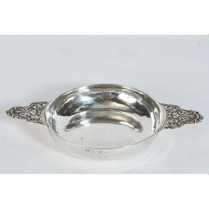 RARE ECUELLE A OREILLES LOUIS XV en argent....