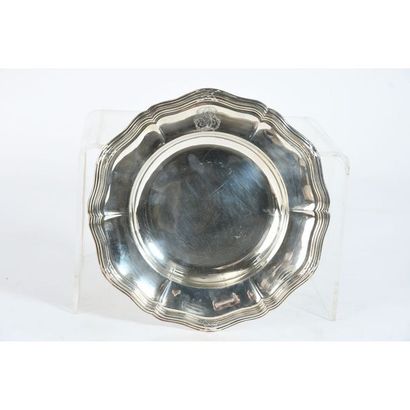 PLAT rond demi-creux en argent massif poinçonné...