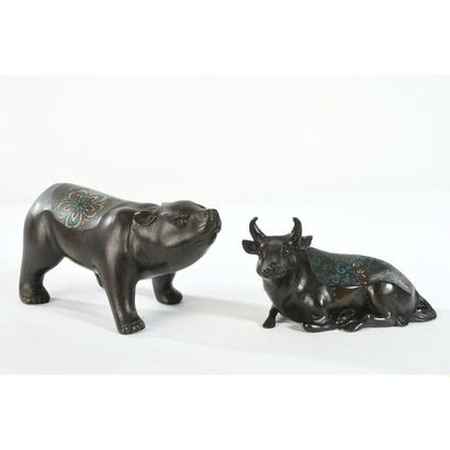 2 SUJETS en bronze et émaux cloisonnés représentant...