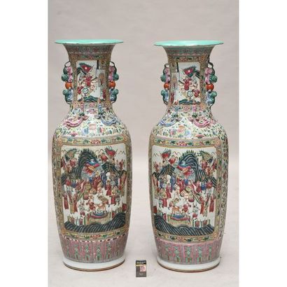 CHINE. EXCEPTIONNELLE PAIRE DE GRANDS VASES...