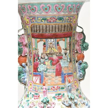 CHINE. EXCEPTIONNELLE PAIRE DE GRANDS VASES...
