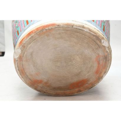 CHINE. EXCEPTIONNELLE PAIRE DE GRANDS VASES...