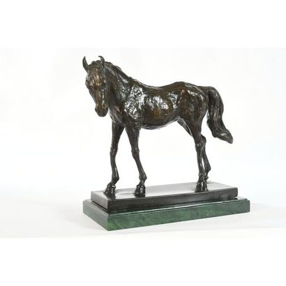 ANONYME début XXè. « Cheval ». Bronze à patine...