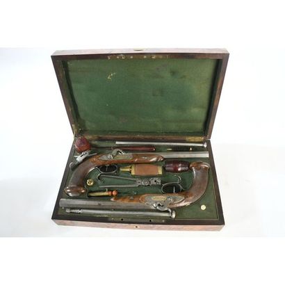 COFFRET DE DUEL en loupe de bois précieux...