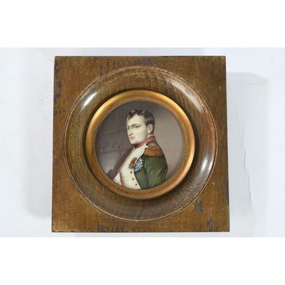 MINIATURE représentant un portrait de Napoléon....