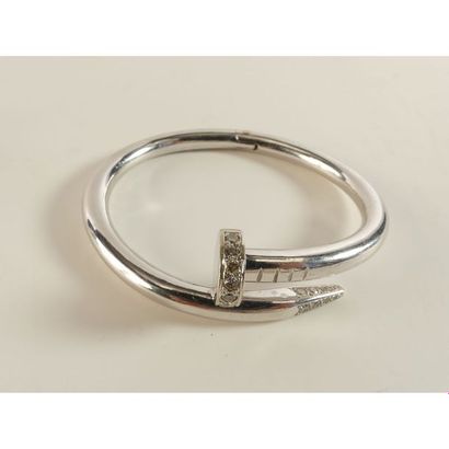 BRACELET rigide en or blanc 750°/°° ouvrant...