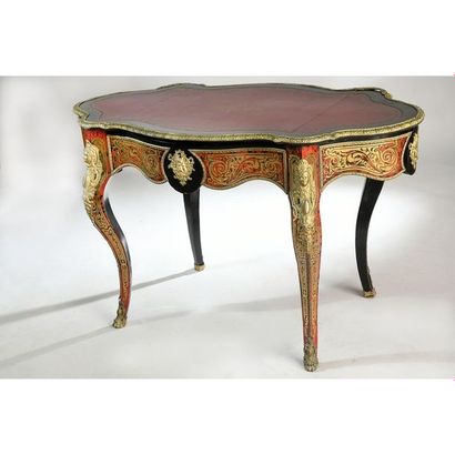 TABLE DE MILIEU NAPOLEON III en bois noirci...