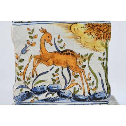 DELFT. PAIRE DE TULIPIERES en faïence de...