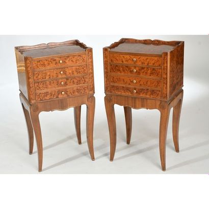 PAIRE DE TABLES DE CHEVET en loupe de thuya...