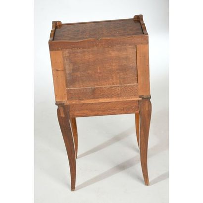 PAIRE DE TABLES DE CHEVET en loupe de thuya...