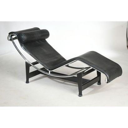 LE CORBUSIER. Chaise longue modèle LC4. Structure...