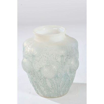 R. LALIQUE France. Vase Domremy dit aussi...