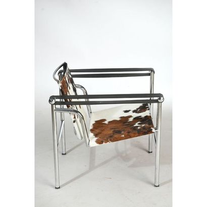 PAIRE DE FAUTEUILS MODERNISTES modèle tubulaire...
