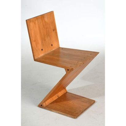 RIETVELD Gerrit. (1888-1964). Chaise zigzag,...
