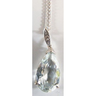 PENDENTIF en or blanc 750°/°° orné d’une...