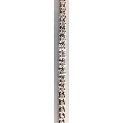 BRACELET ligne en or blanc 750°/°° orné de...