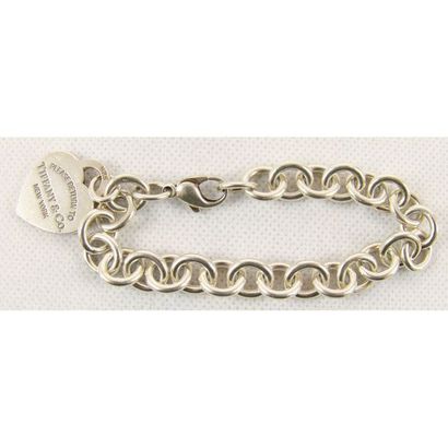 TIFFANY. Bracelet en argent à gros maillon...