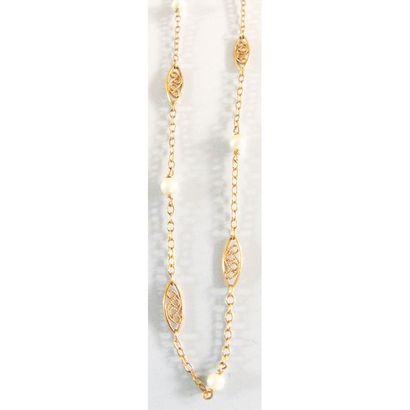 COLLIER en or jaune 750°/°° filigrané intercalé...