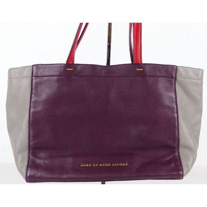 MARC BY MARC JACOBS. Sac cabas en cuir grainé...