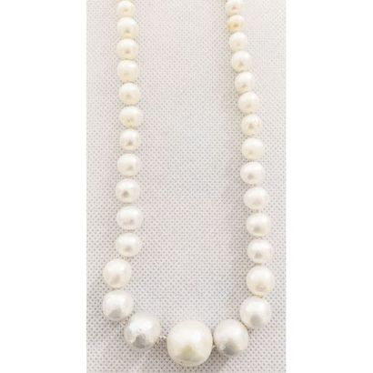 COLLIER 1 rang de perles de culture en chute....