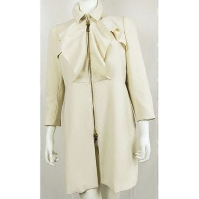 PINKO. Veste en viscose crème. Fermeture...