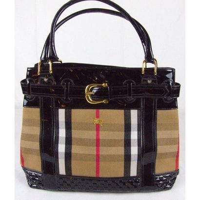 BURBERRY. Sac cabas en toile et cuir vernis...