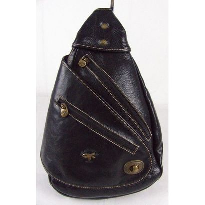 GIL HOLSTERS. Sac bandoulière en cuir grainé...