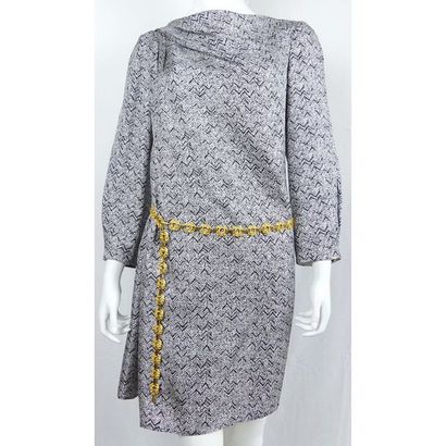Paul KA. Robe en soie zébrée noire et blanche....