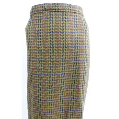 CELINE. Jupe droite en gabardine de laine...