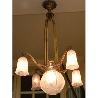 ART DECO chandelier with 4 tulips and a gilded...