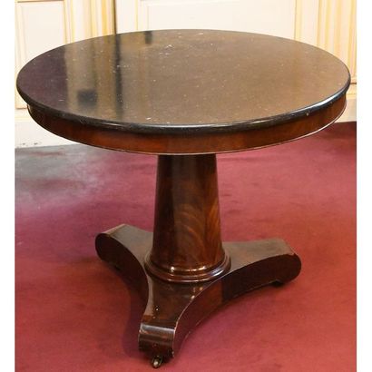 GUERIDON with central barrel based on mahogany...