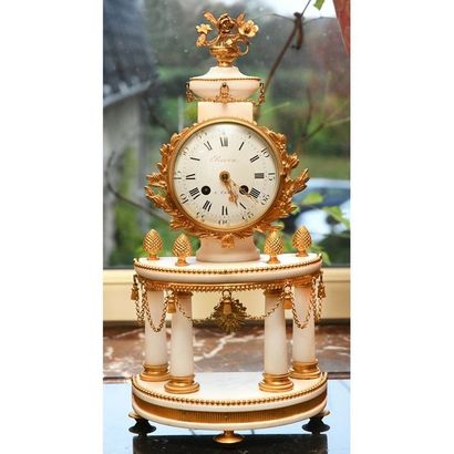 Small PORTICAL PENDER LOUIS XVI in the shape...
