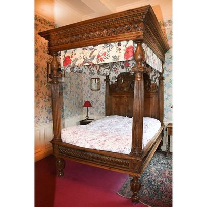 STYLE BED LOUIS XIV with canopy in carved...
