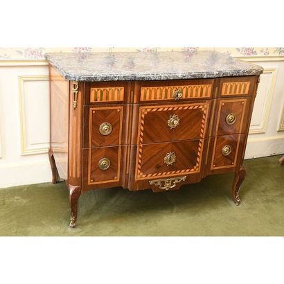 TRANSITION COMMODE with central jump and...