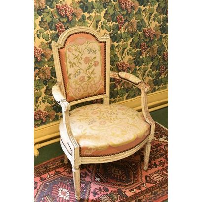 FAUTEUIL CABRIOLET LOUIS XVI à chapeau de...