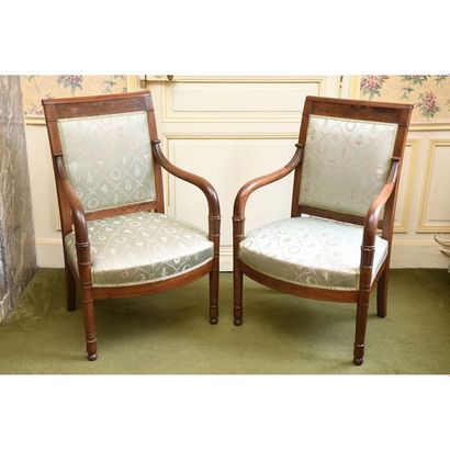 PAIRE DE FAUTEUILS RESTAURATION en acajou...