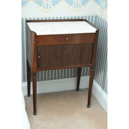 TABLE DE CHEVET LOUIS XVI ouvrant par 1 rideau...