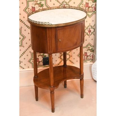 TABLE DE CHEVET LOUIS XVI de forme tambour...