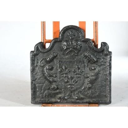 PLAQUE DE CHEMINEE in cast iron with a coat...