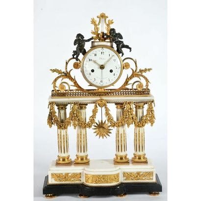 SPECTACULAR LOUIS XVI GATE PENDER in bronze...