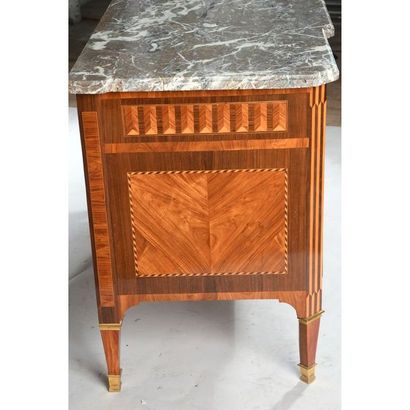 COMMODE LOUIS XVI à ressaut central et ressaut...