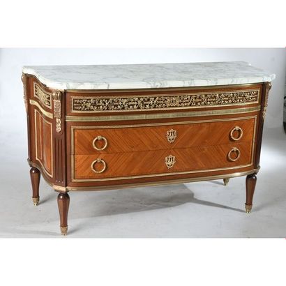 COMMODE DE STYLE LOUIS XVI en placage de...