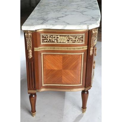 COMMODE DE STYLE LOUIS XVI en placage de...