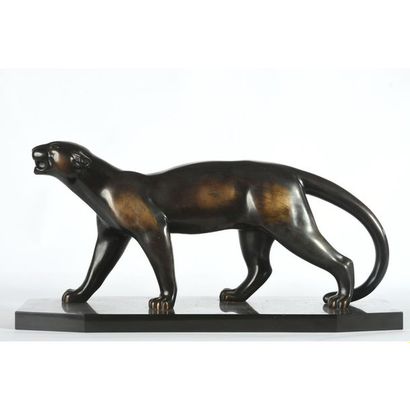 BRACQUEMOND. « Panthère marchant ». Bronze...