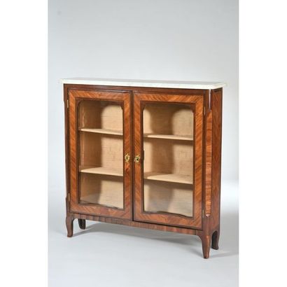 LIBRARY WITH TRANSITIONAL HEIGHT SUPPORT...