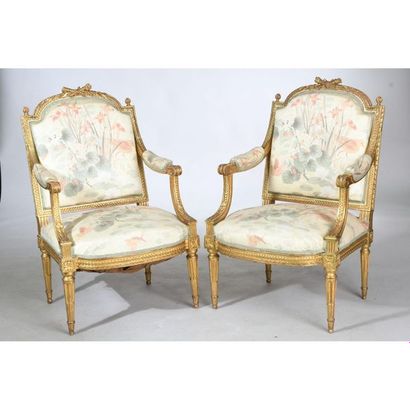 PAIR OF LOUIS XVI FALLS in gilded wood with...