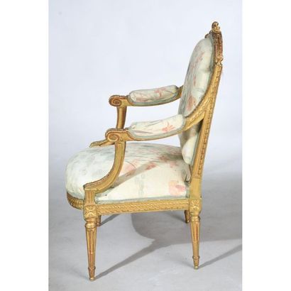 PAIR OF LOUIS XVI FALLS in gilded wood with...