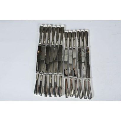 12 TABLE KNIFES AND 12 DESERT KNIFES Solid...