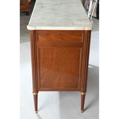 LOUIS XVI COMMODE in mahogany and mahogany...