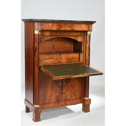 SECRETAIRE EMPIRE en acajou et placage d’acajou...
